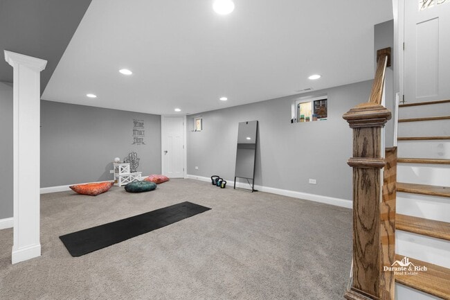 Building Photo - Stunning 4 Bedroom, 3.5 Bath Executive Rental