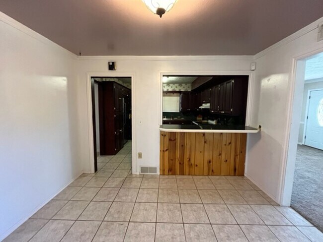 Building Photo - 107 NE 6th St