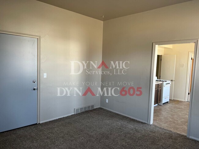 Building Photo - 1BR/1BA Apartment in Multi-Family Unit