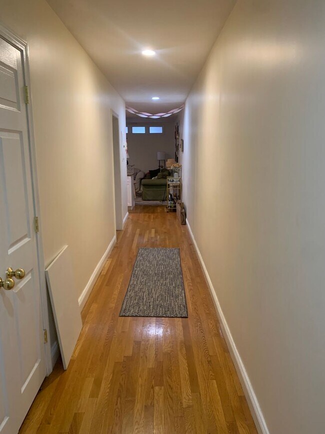 Building Photo - 3 BED RIGHT ACROSS FROM B.U. ~~ HEAT & HOT WATER INCLUDED