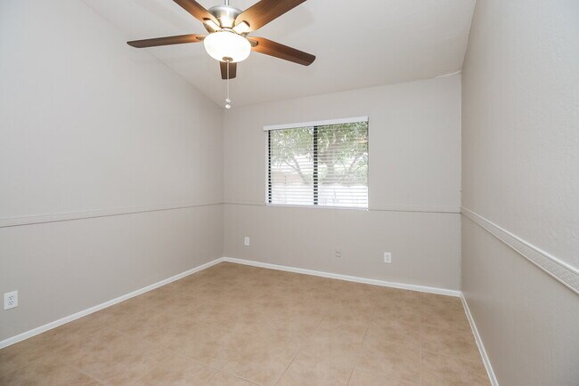 Building Photo - 1431 E Hearne Way