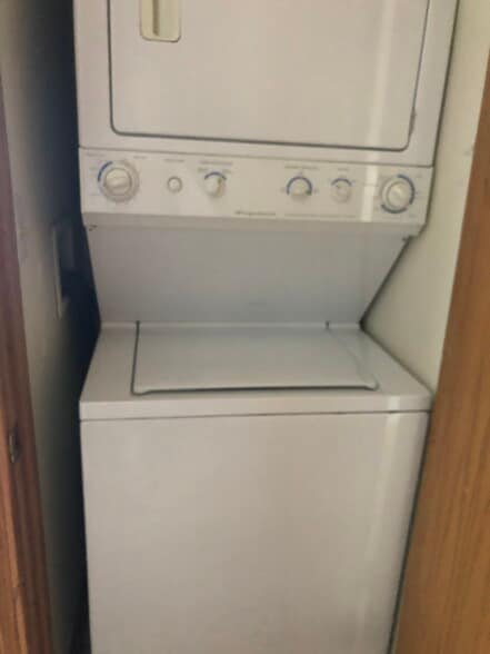 Building Photo - 102 Parade St