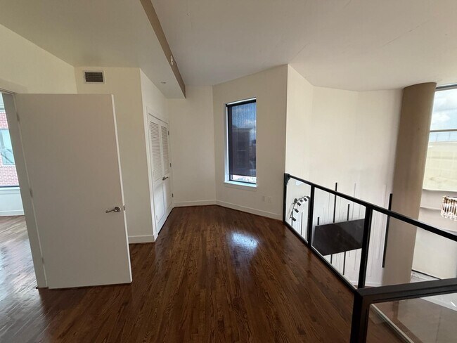 Building Photo - 5005 Hidalgo St