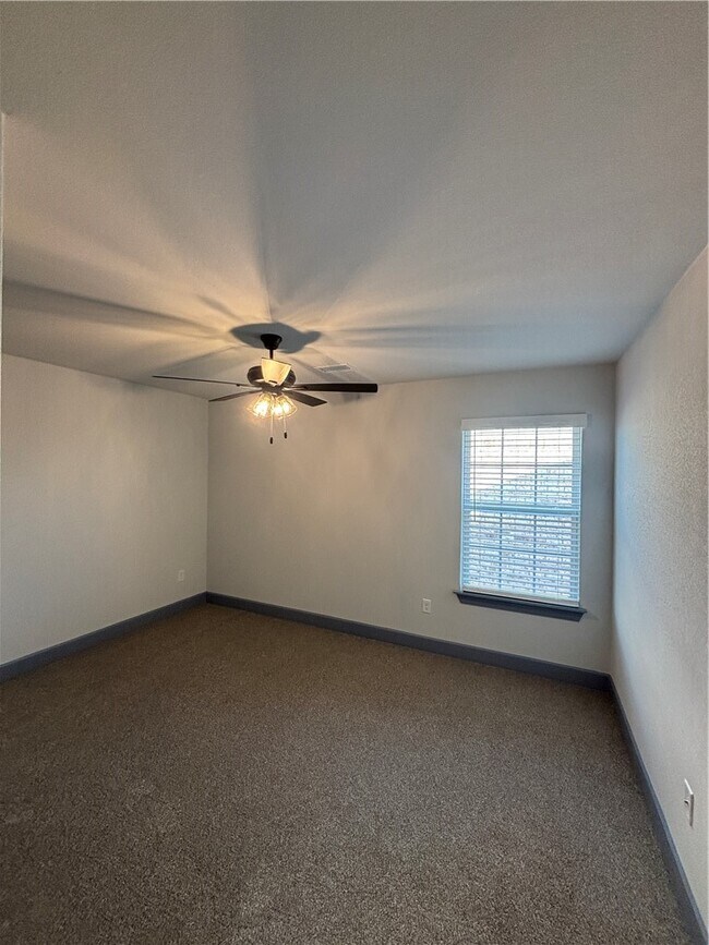 Building Photo - 3200 SW Lovely Ln