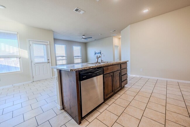 Building Photo - 7 Glass Ranch Rd