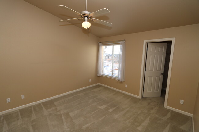 Building Photo - Upper level 2 bedroom condo near Peterson AFB