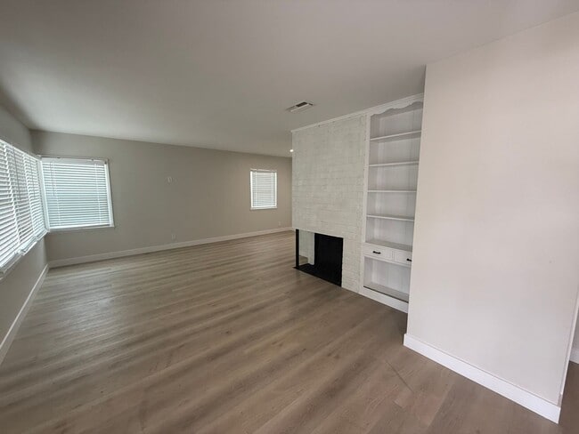 Building Photo - Newly remodeled 3 bedroom 2 bath