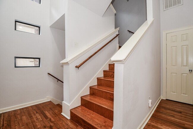 Building Photo - 2431 Dorrington St