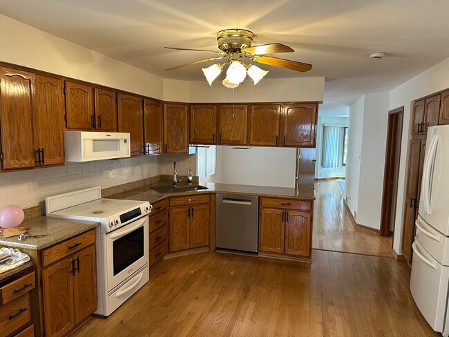Building Photo - 2605 N 76th Ave