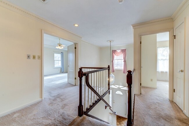 Building Photo - Spacious Parkway South Home with Walk-Out Basement & Large Backyard