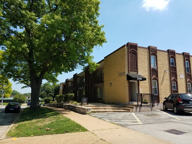 Primary Photo - Maplewood Square Apartments