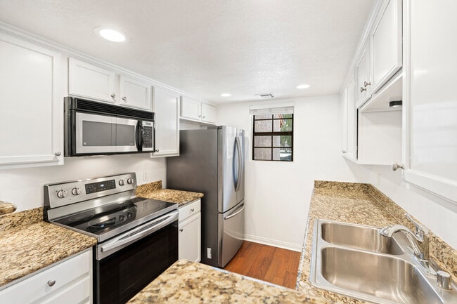Building Photo - 12059 Alta Carmel Ct