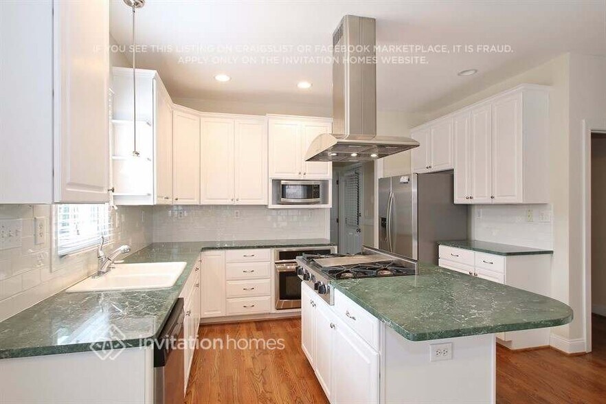 Building Photo - 5633 Legacy Cir