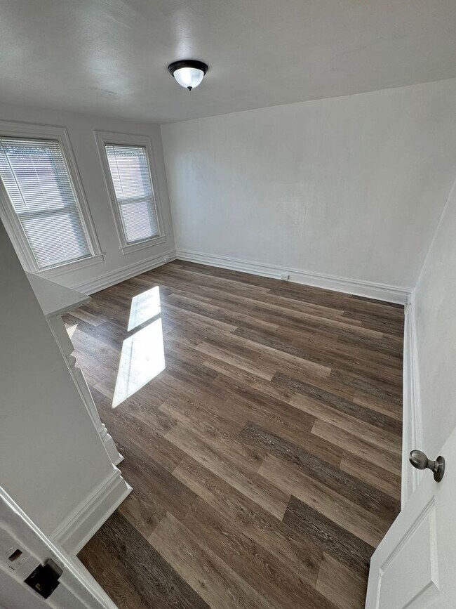 Building Photo - Enormous Completely Updated 4-Bedroom 1-Bath House w/ Flat Yard!!!