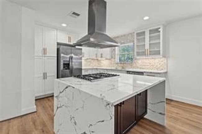 Building Photo - 2114 Eaglerock Dr