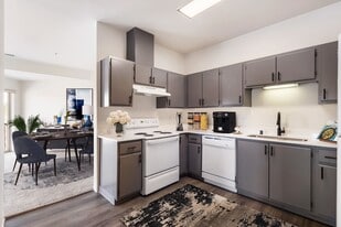 Building Photo - Shoreline Village