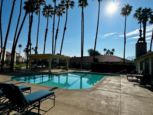 Building Photo - AVAILABLE NOW!! 1 Bed / 1 Bath Condo in Palm Lake in Palm Desert!