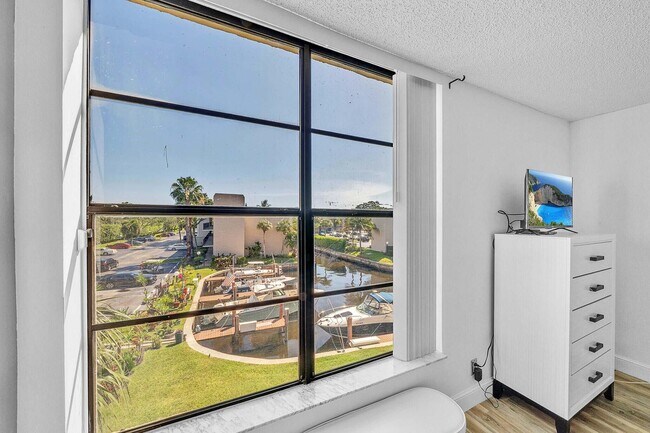 Building Photo - 17 Royal Palm Way