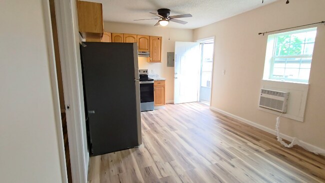 Building Photo - 6908 MacCorkle Ave