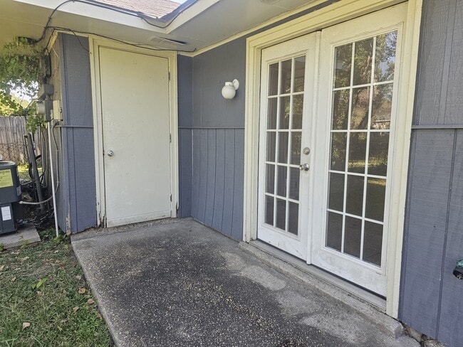 Building Photo - 13973 Azalea Park Ave