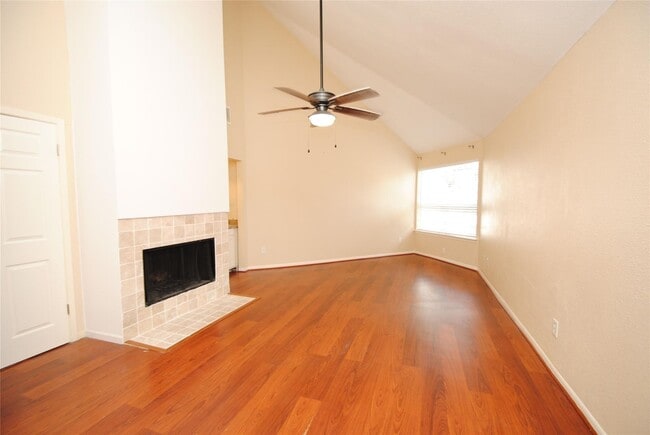 Building Photo - 738 Country Pl Dr