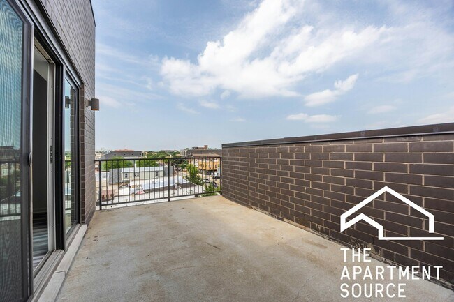 Building Photo - 2533 W Fullerton Ave