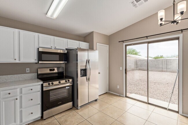 Building Photo - Freshly Remodeled Home in Apache Junction