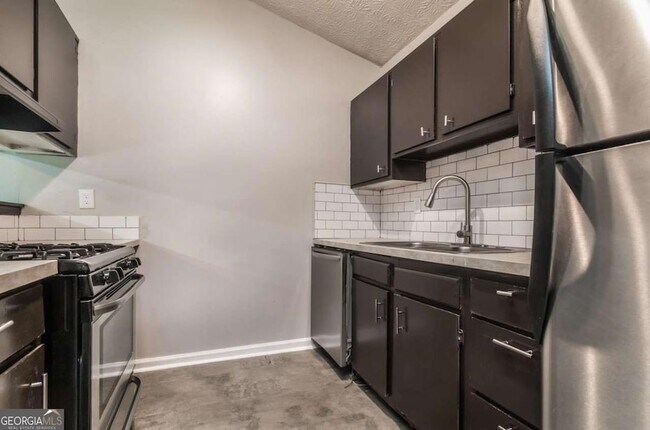 Building Photo - 5437 Glen Haven Dr