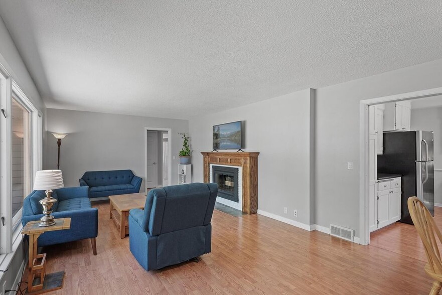 Building Photo - 2530 Zinran Ave S