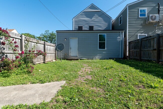 Building Photo - 500 E Ormsby Ave