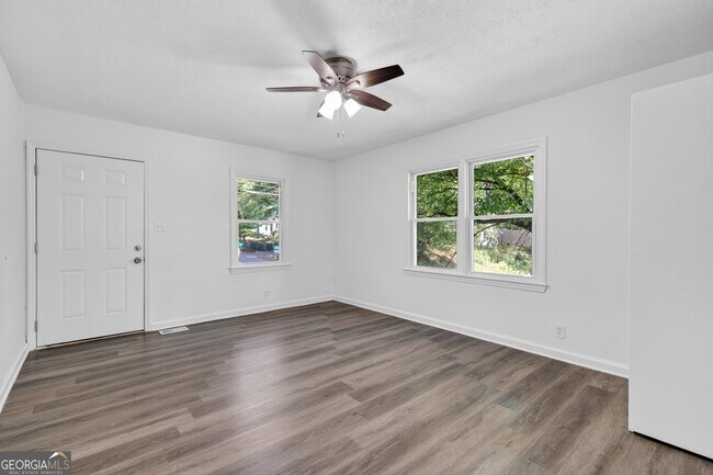 Building Photo - 2036 McPherson Dr