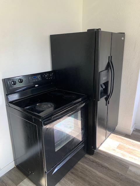 Building Photo - 610 Custer St