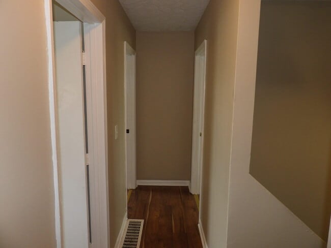 Building Photo - 468 Schenkel Ln
