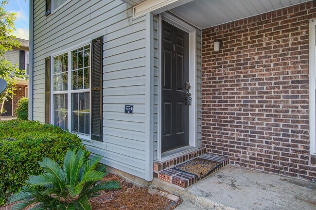 Building Photo - 2494 Etiwan Ave