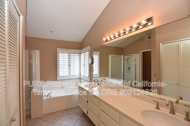 Building Photo - 39265 Corte Pluma