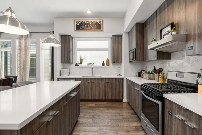 Building Photo - 5815 Fairdale Ln