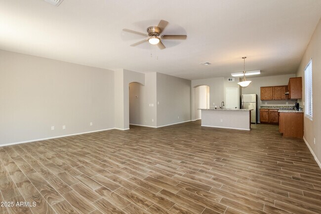Building Photo - 12933 W Ash St