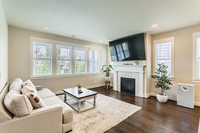 Building Photo - 12967 SW River Terrace Blvd
