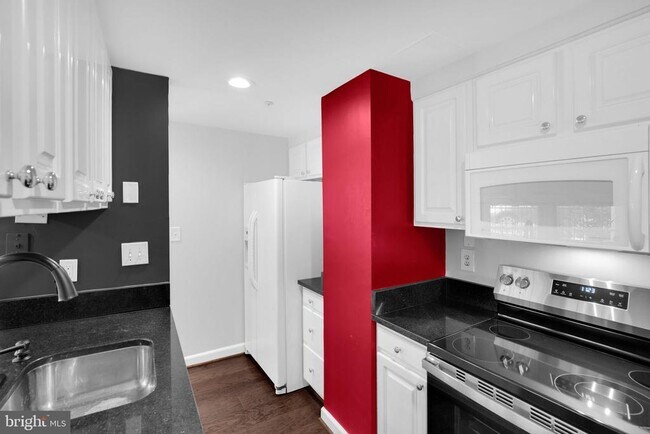 Building Photo - 1801 Calvert St NW