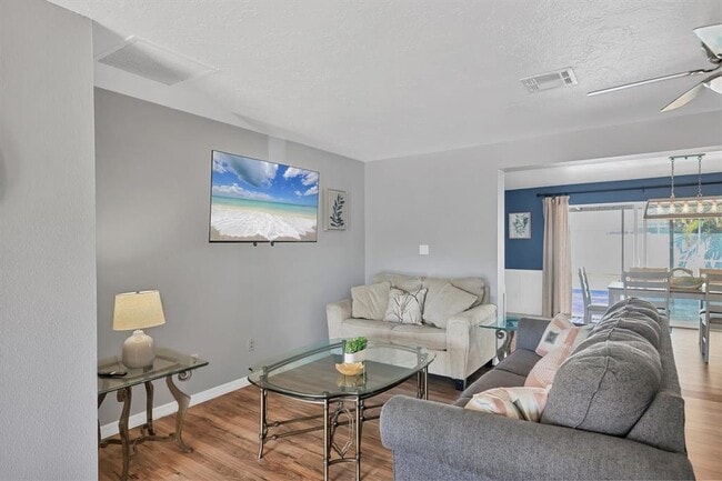 Building Photo - 3425 Fairview Dr