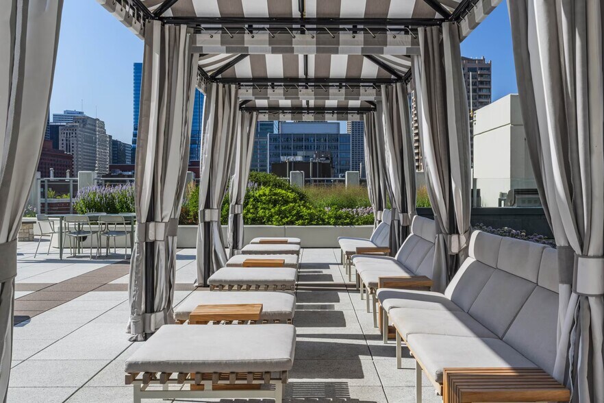 Building Photo - 659 W Kinzie St