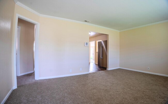 Building Photo - 588 Mulberry Cir