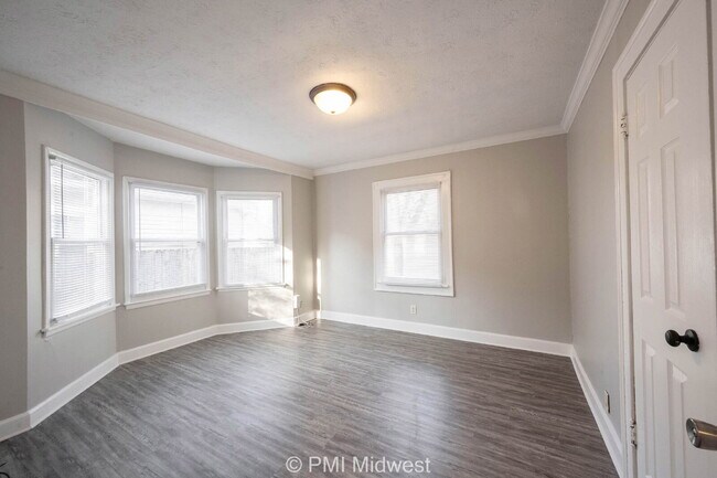 Building Photo - "Charming 3-Bedroom Haven with Spacious Living in Indianapolis – 2,190 Sq Ft of Comfort!"