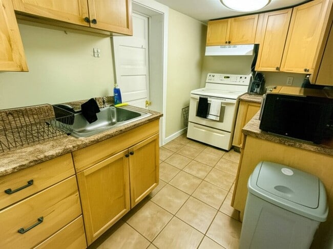 Building Photo - 724 Church St