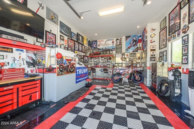 Building Photo - 5861 E Cloud Rd