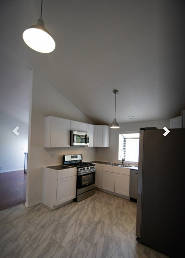 Building Photo - 5321 Colodny Dr