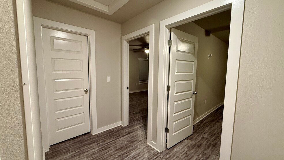 Building Photo - 103 E Mulberry St