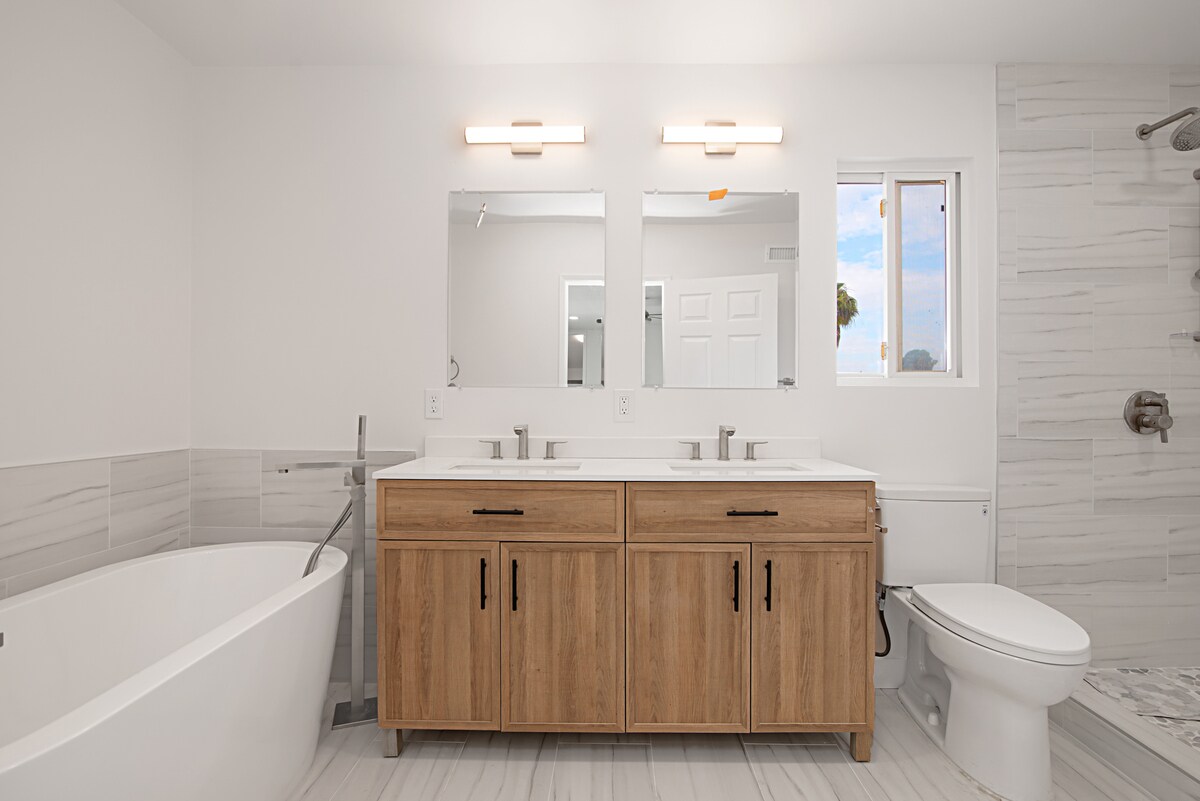 Updated Primary Bathroom with double vanity, shower and freestanding tub. - 292 Chapalita Dr