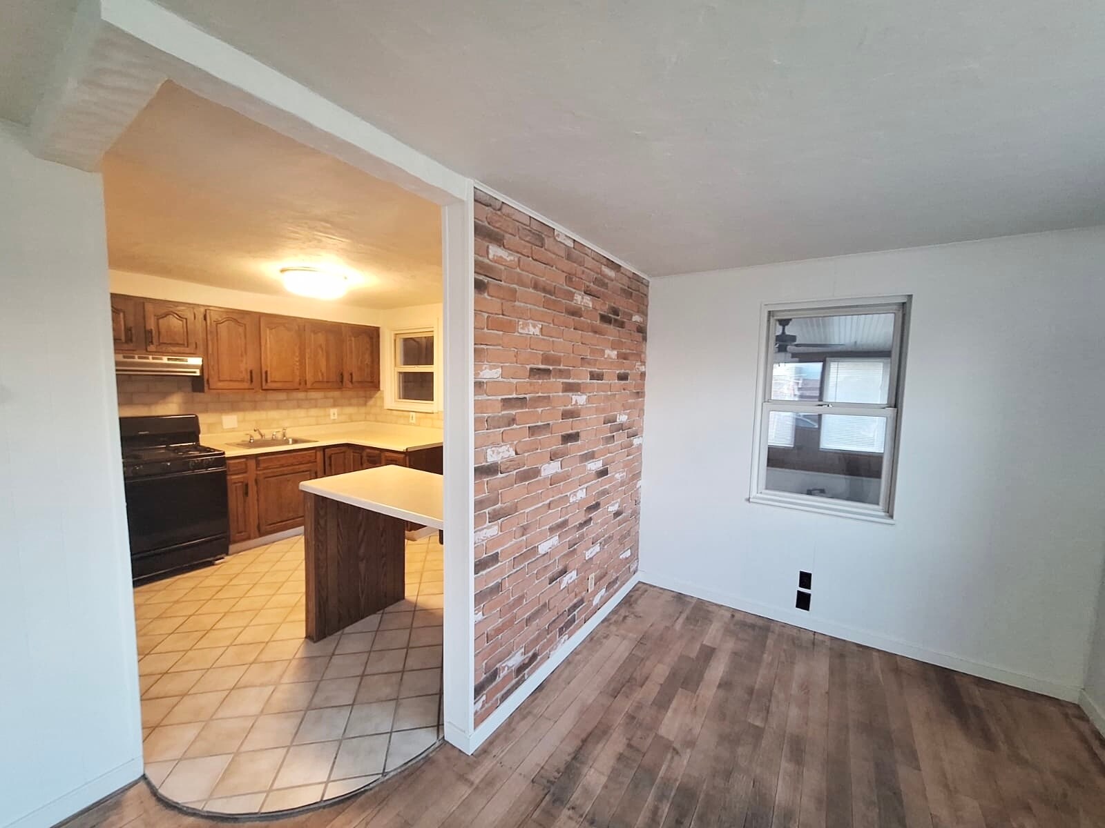 Building Photo - 991 Loucks Pl