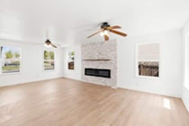Building Photo - 1630 Ridgemark Dr